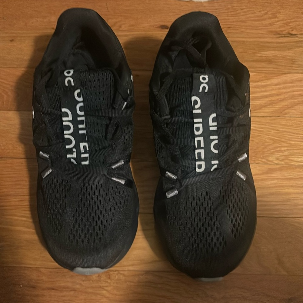Women’s Size 7 ON cloudsurfer